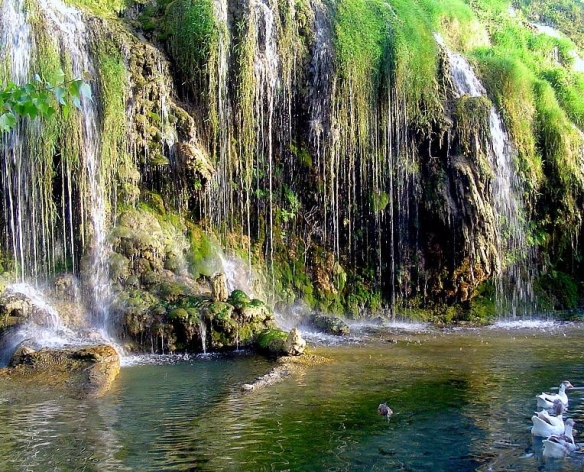 Caglayan_Waterfalls_Honaz_Denizli_Turkey.jpg